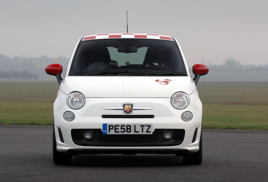  Abarth 500 2009 года  (UK) (фото 18 из 43)